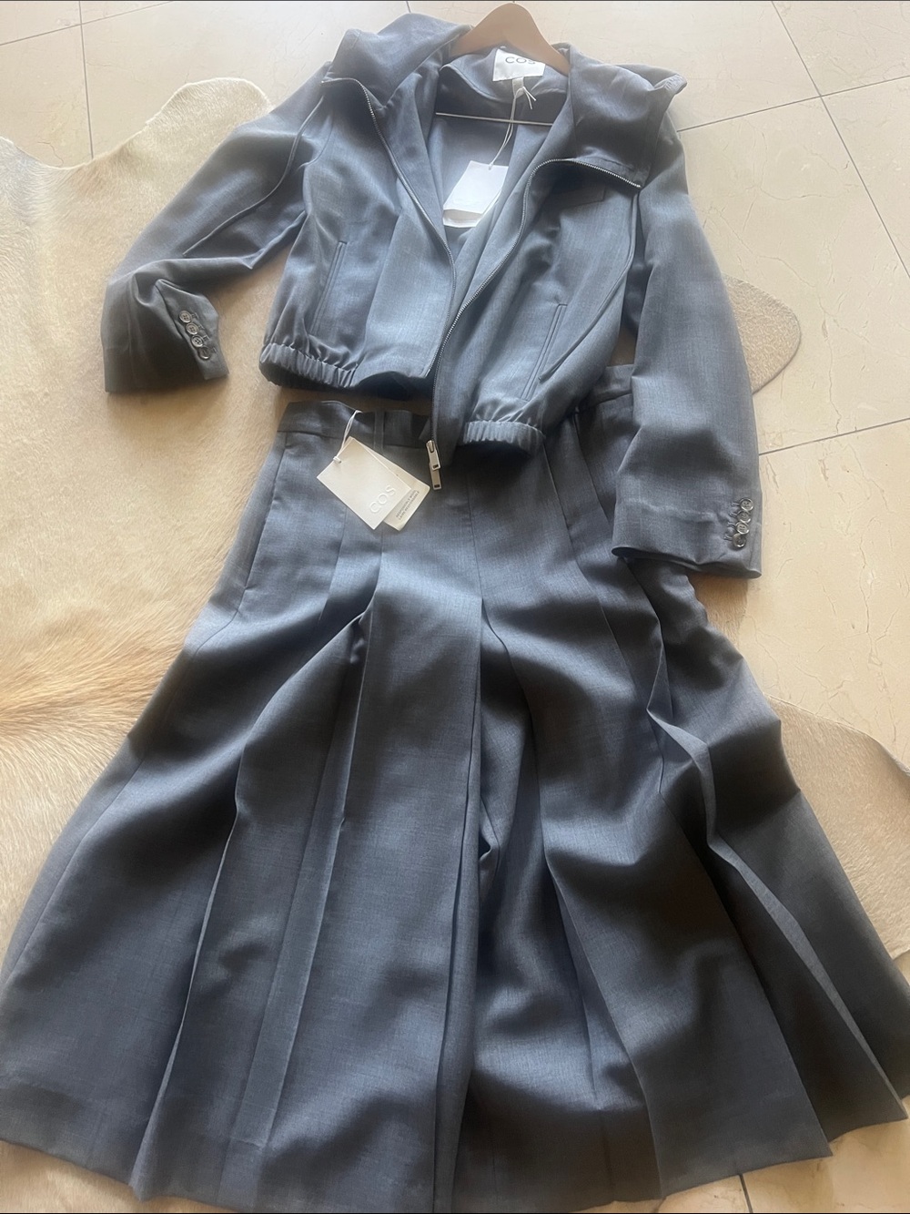 COS tailored set with folded a line skirt and a hooded jacket 6 - Picture 7 of 14